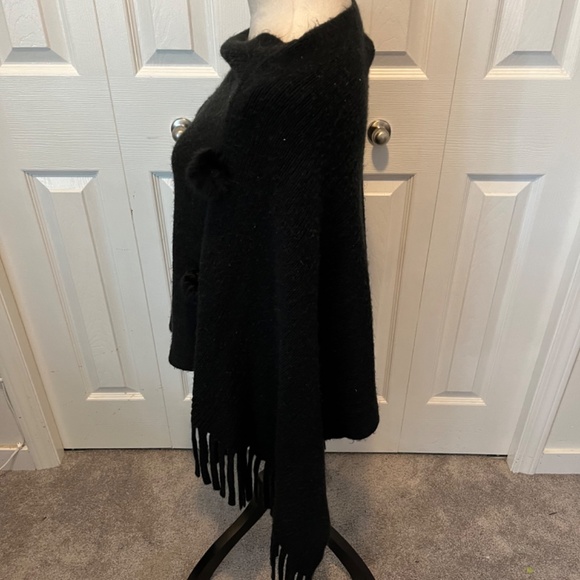 Women’s 100% Acrylic poncho - Picture 6 of 11